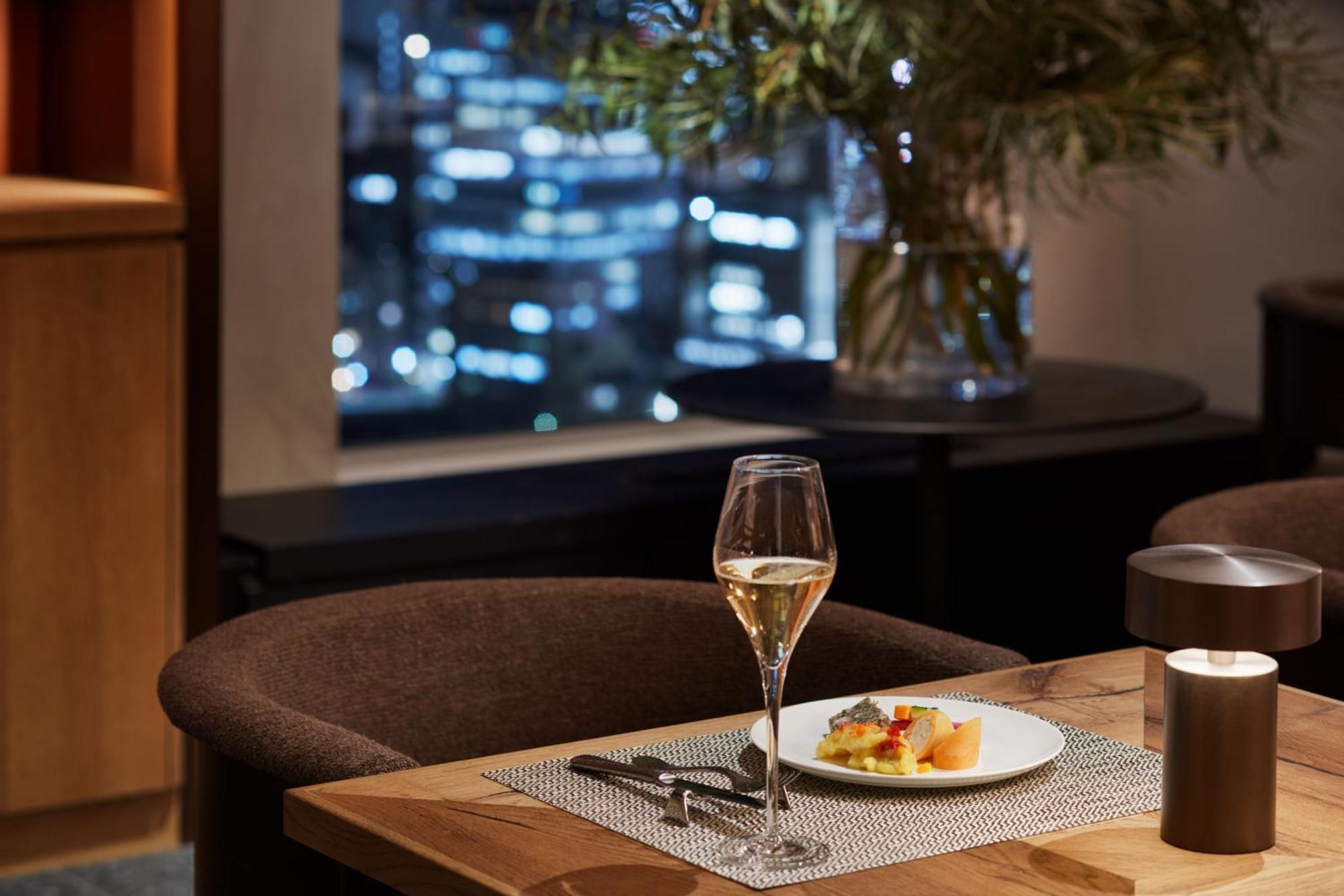 Rihga Royal Hotel Osaka, Vignette Collection By Ihg Exterior foto Restaurant