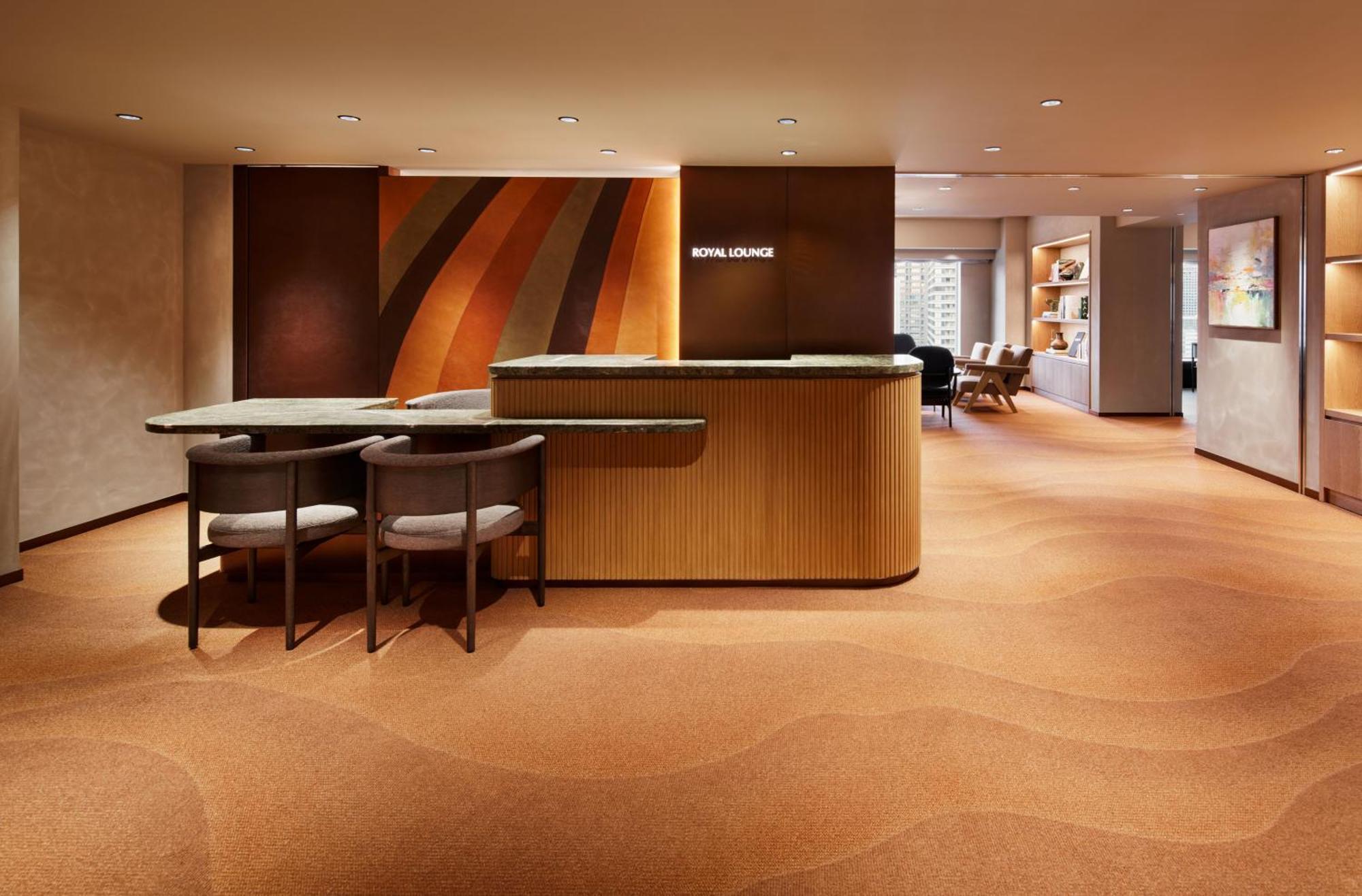 Rihga Royal Hotel Osaka, Vignette Collection By Ihg Exterior foto The lounge at Hong Kong International Airport