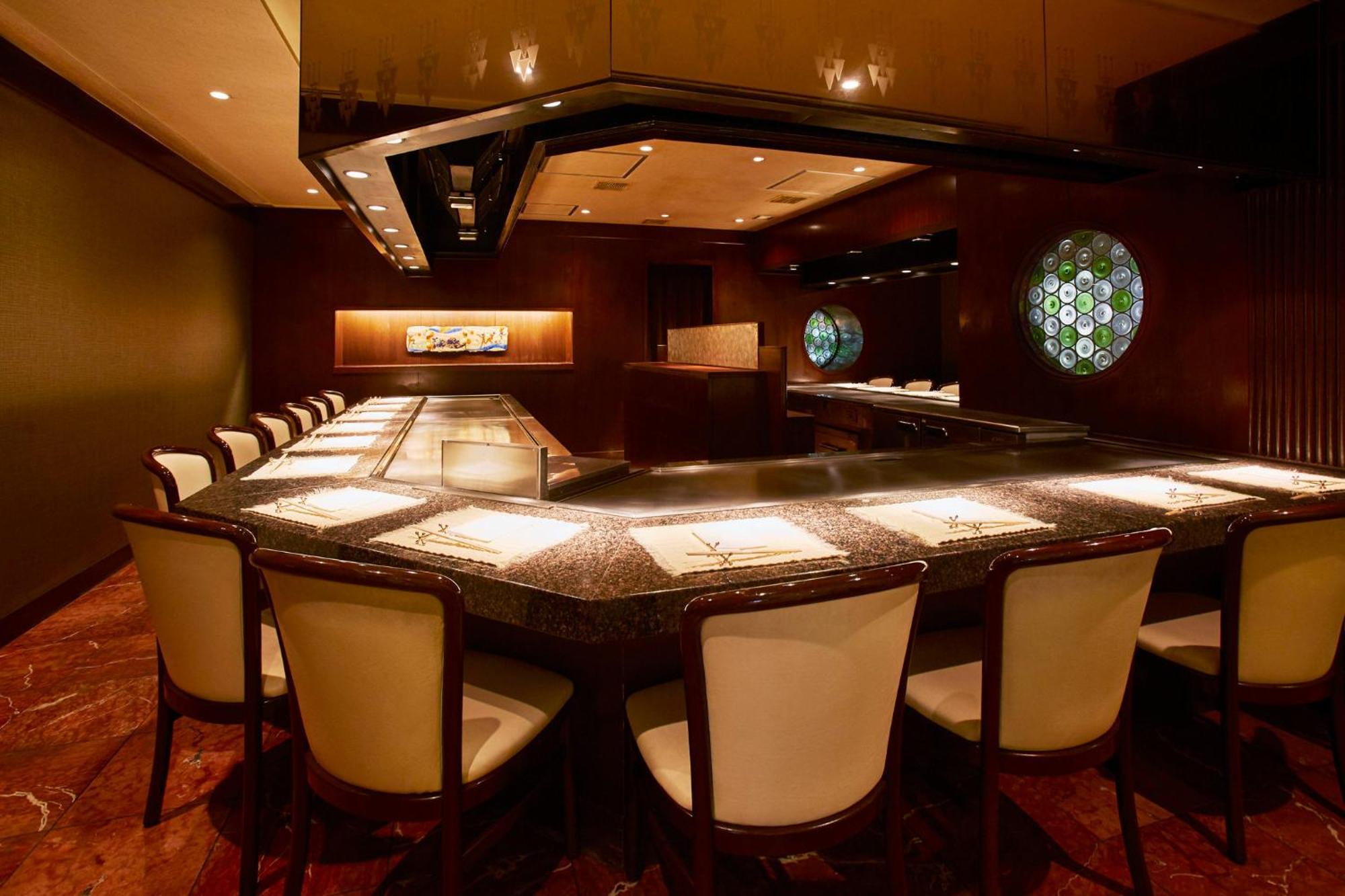 Rihga Royal Hotel Osaka, Vignette Collection By Ihg Exterior foto A restaurant on board the Queen Mary 2